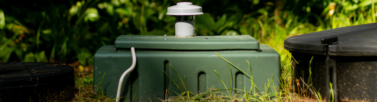 Auswahl von Abwasserbehandlungsanlage wie Kleinkläranlage, Abwassersammelgrube oder Dreikammergrube